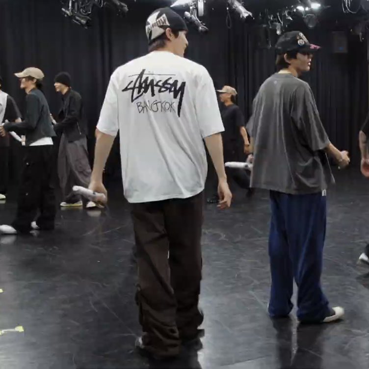 ซองชานใส่เสื้อ stussy bangkok ด้วย 🥹🇹🇭