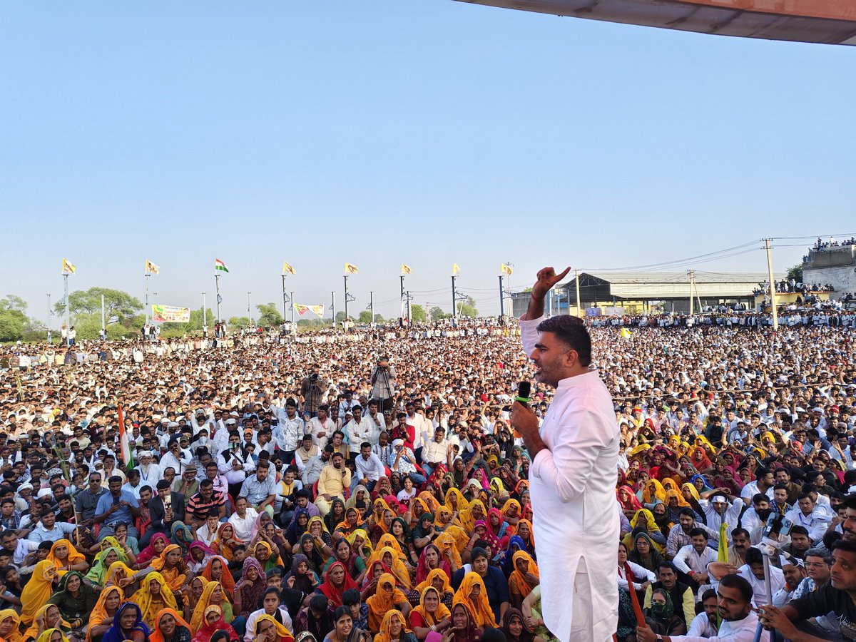 राजस्थान के विधानसभा क्षेत्र अंता उपचुनाव के प्रत्याशी श्री नरेश मीणा के समर्थन में आयोजित विशाल जनसभा को   सम्बोधित किया ! सभी से अपील की हमेशा संघर्ष करने वाले किसान के बेटे को अधिक से अधिक वोट डालकर विजय बनाये, सभा में उमड़ा जनसैलाब संकेत दे रहा है की वहाँ की जनता इतिहास लिखने