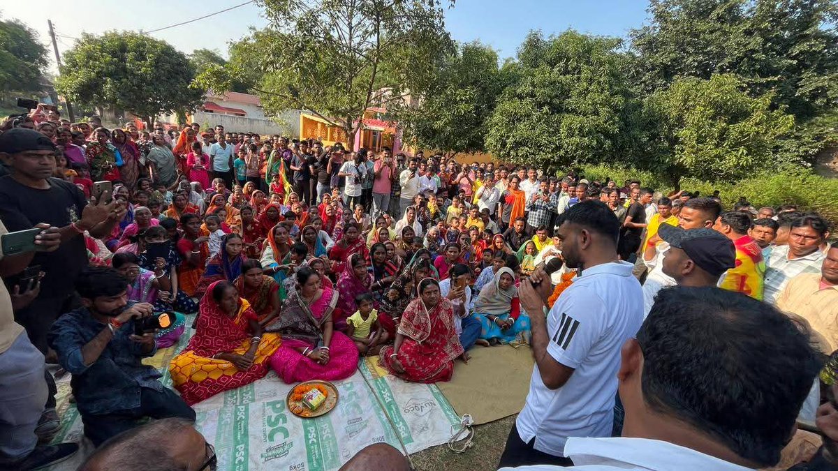 ItsSanju143's tweet photo. आज धालभूमगढ़ प्रखंड के विभिन्न पंचायतों में डोर टू डोर जनसंपर्क अभियान जारी है , JLKM को आपकी सेवा का मौका दे एक बार जोहार झारखंड 🙏✂️🌾 #Jlkm #jlkmparty #tigerjairammahato #jbkss #jharkhandelection #ghatshila https://t.co/sV5TIGk2YB