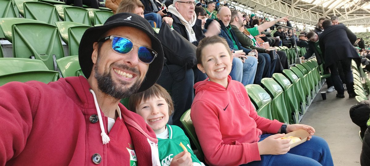wwalker2033's tweet photo. @IrishRugby @AVIVAStadium #shouldertoshoulder https://t.co/lfbo8HQfCu