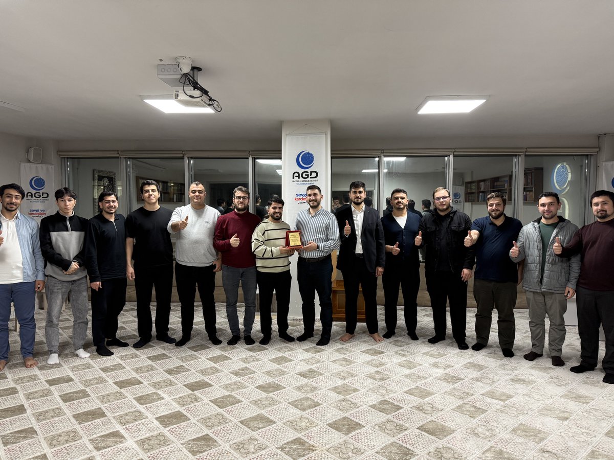 📌 Hemhal İlçe Ziyaretleri 

📍 Sultangazi 

Şube Liseler Komisyonu olarak Sultangazi İlçe Liseler Komisyonu ile bir araya geldik. Çalışmalarından ötürü Ayın En İyi Liseler Komisyonu ödülü takdim ettik. Başarılarının devamını dileriz.

#YeniBirDünyanınÖncüsüyüz 🌍