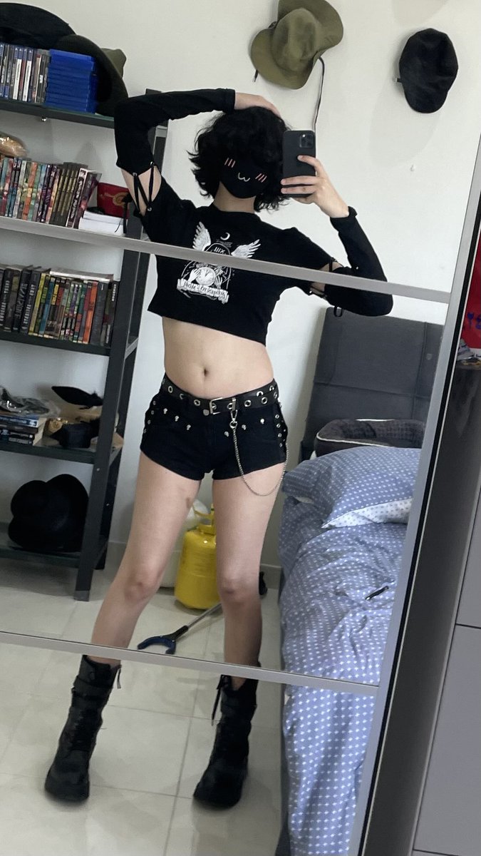 Silly_Lily_ct's tweet photo. i think my hair looks way better in this one :3 https://t.co/tncE4Ii6SS