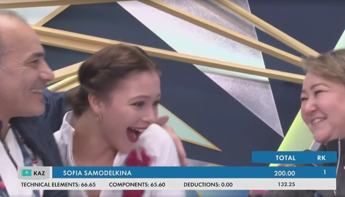 ravenparadoxx's tweet image. Прикладываю этот скрин матча к своему израненному сердцу! Ну что за умничка, показала коллективную работу «лицом», такие все довольные🥰