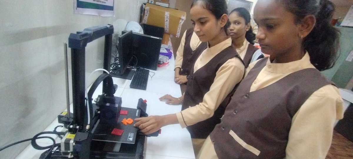 IPLab_Rajkot's tweet image. #Innovation begins with Hands-on #Exploration!

Today, students of Saraswati Vidhyalay, #Rajkot explored #AR, #Drone, #3DPrinting &amp;amp; #Technology based hands-on activity kits by @InfoGujcost at the @IPLab_Rajkot — igniting #Curiosity through #Experiential learning in young minds.