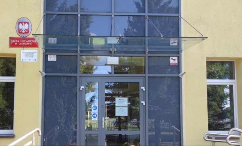 12 dzieci zasłabło w czasie apelu w szkole podstawowej w Lachowie na Podlasiu.

W szkole podstawowej połączonej z przedszkolem trwał apel z okazji 11 listopada. Nagle grupa dzieci w wieku od 10 do 14 lat zaczęła się skarżyć na złe samopoczucie. Wezwano pogotowie, straż pożarną i