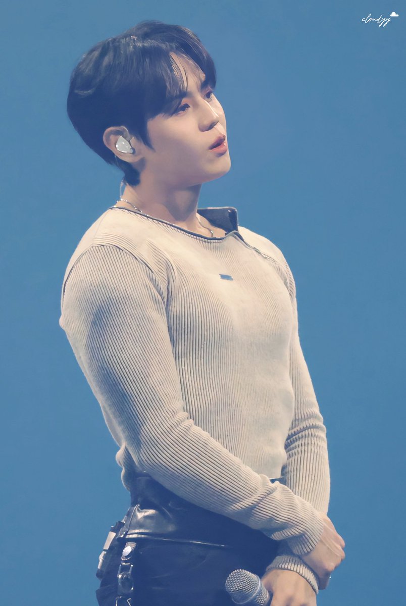 cloudyyhilight's tweet image. 251108 스카이페스티벌

얼굴이 애기인데 몸이 완전 상남자 🥹🫠🫣 

#하이라이트 #HIGHLIGHT #비스트 #BEAST 
#양요섭 #요섭 #YANGYOSEOP