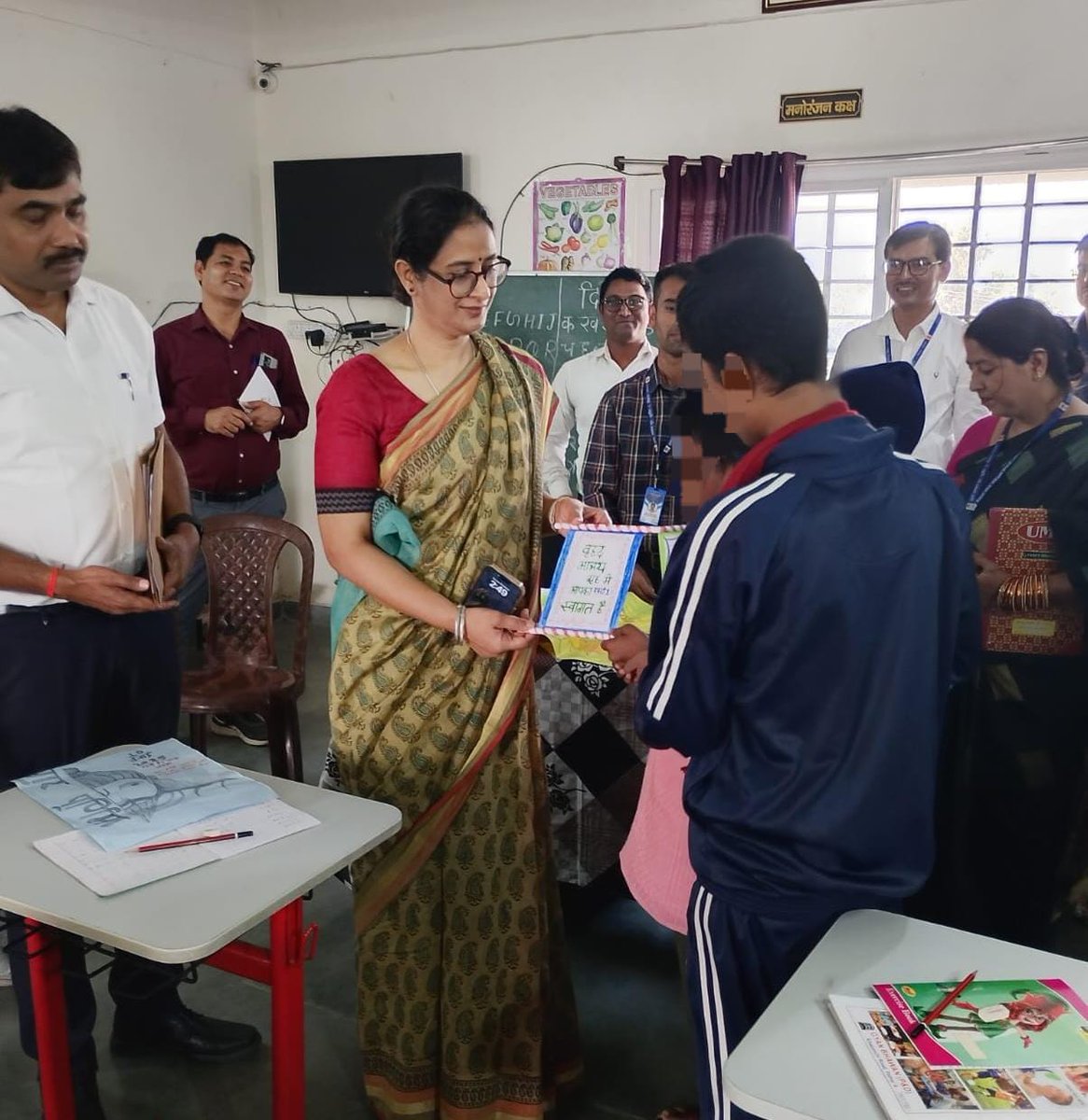 DoSWBihar's tweet image. सचिव, समाज कल्याण विभाग का बिहटा वृहद आश्रय गृह निरीक्षण

सचिव श्रीमती बंदना प्रेयषी द्वारा बच्चों की देखभाल, शिक्षा, स्वास्थ्य एवं कौशल विकास की व्यवस्थाओं का निरीक्षण कर आवश्यक दिशा-निर्देश दिए गए।

#SamajKalyanBihar #ChildWelfare #SkillDevelopment