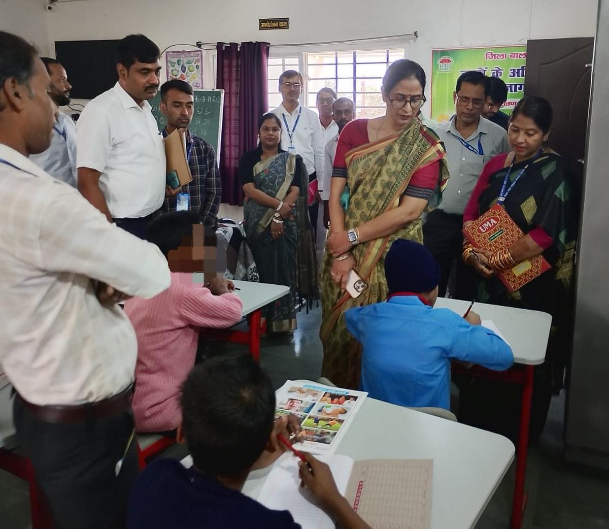 DoSWBihar's tweet image. सचिव, समाज कल्याण विभाग का बिहटा वृहद आश्रय गृह निरीक्षण

सचिव श्रीमती बंदना प्रेयषी द्वारा बच्चों की देखभाल, शिक्षा, स्वास्थ्य एवं कौशल विकास की व्यवस्थाओं का निरीक्षण कर आवश्यक दिशा-निर्देश दिए गए।

#SamajKalyanBihar #ChildWelfare #SkillDevelopment