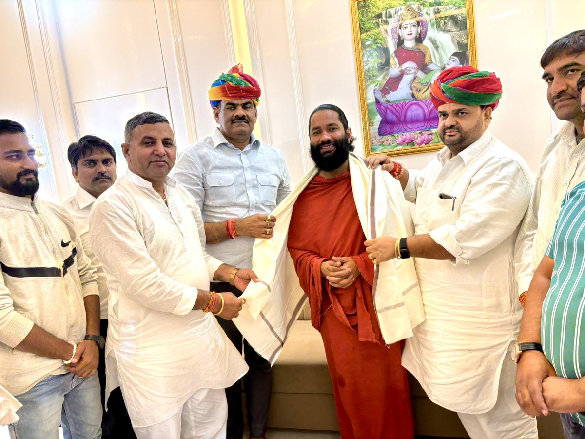 🌿✨ जीवन का अनुभव ✨🌿

हर रिश्ता, हर दोस्ती वक्त की कसौटी पर परखी जाती है। 
जो सच्चे होते हैं, वो वक्त नहीं — वक्त पर साथ देते हैं। 

झूठे लोग वादे करते हैं,
सच्चे लोग निभाते हैं। 

इसलिए पहचान लोगों से नहीं,
उनके कर्म से करो। 
<a href="/SachinPilot/">Sachin Pilot</a> 
<a href="/dgurjarofficial/">Dheeraj Gurjar</a>