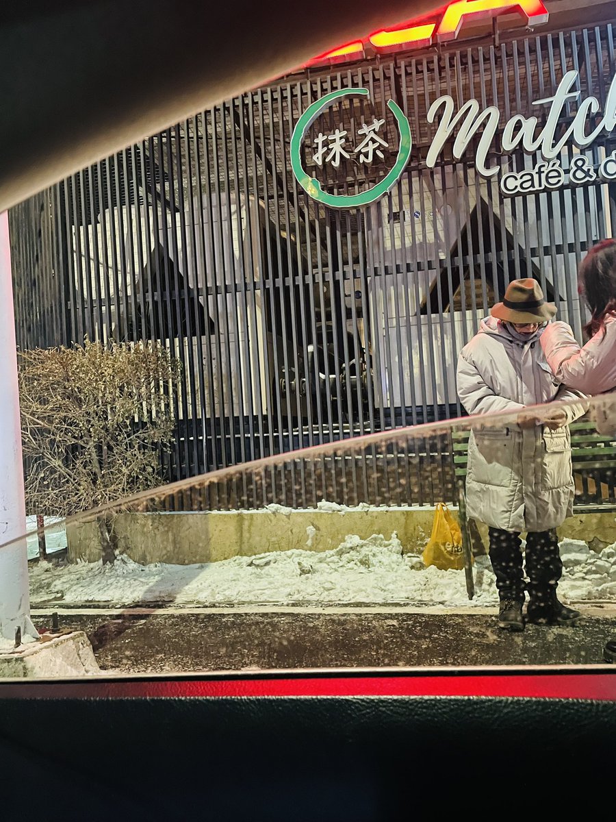 Хачин юм харлаа. Жаахан балгачихсан монгол ах л бсан. Тэхдээ англиар төгс ярьж байна. He said I’m from Germany. Do you have a cash? I’ve lost my money. Please help survive tonight? God bless you thank you гэх мэтчилэн ярьсаар овоо хэдэн цаас гусч байна даа. Инноваци нэвтрүүлжээ