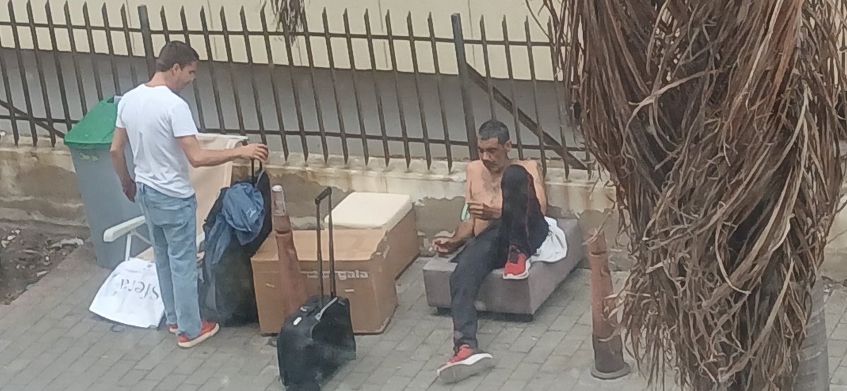 PatriotaCanaria's tweet image. QUE BONITA SE ESTÁ QUEDANDO NUESTRA PATRIA🇪🇦✝️
VENDIDA, INSEGURA Y POBRE
#Espabilad
#Espabilad
⚔️⚔️🪽🪽⚔️⚔️