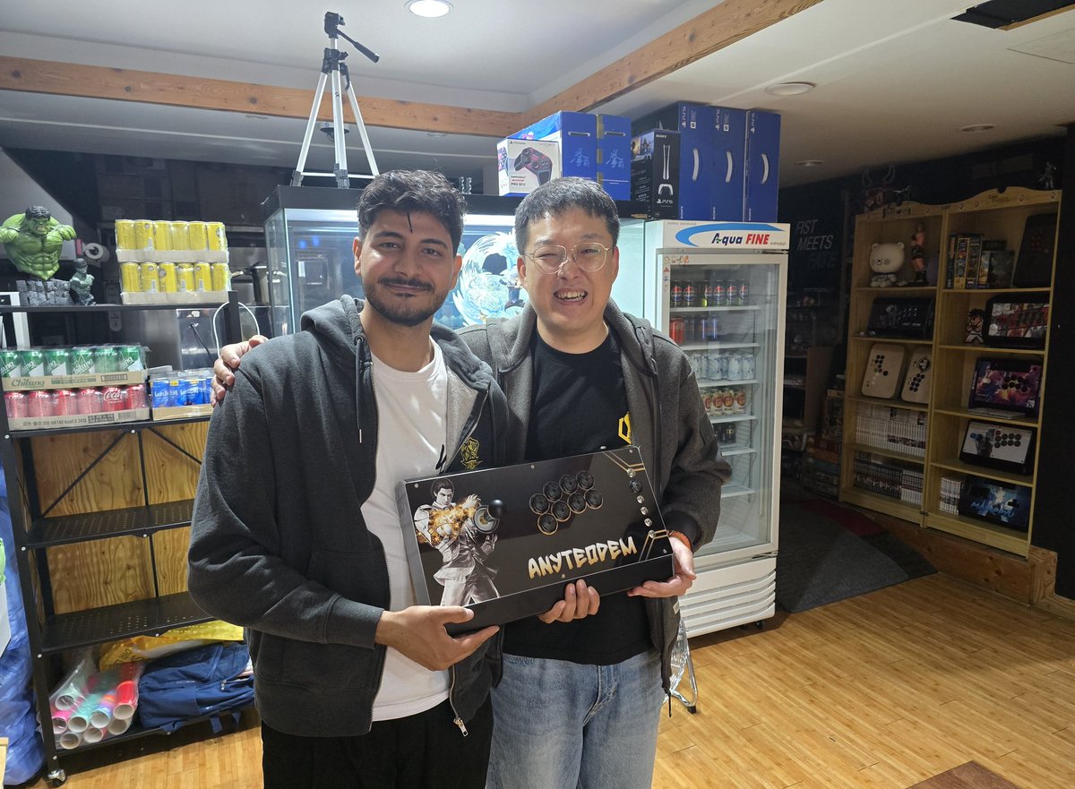 KickingMachinee's tweet image. The best brand in South Korea @ASURAFACTORY made a beast arcade stick. For my friend @anyteodem powered by @goldenlever 💪 I really want to thank them for this incredible arcade stick. They took great care of us. The Asura arcade stick is definitely an arcade stick you must try🔥