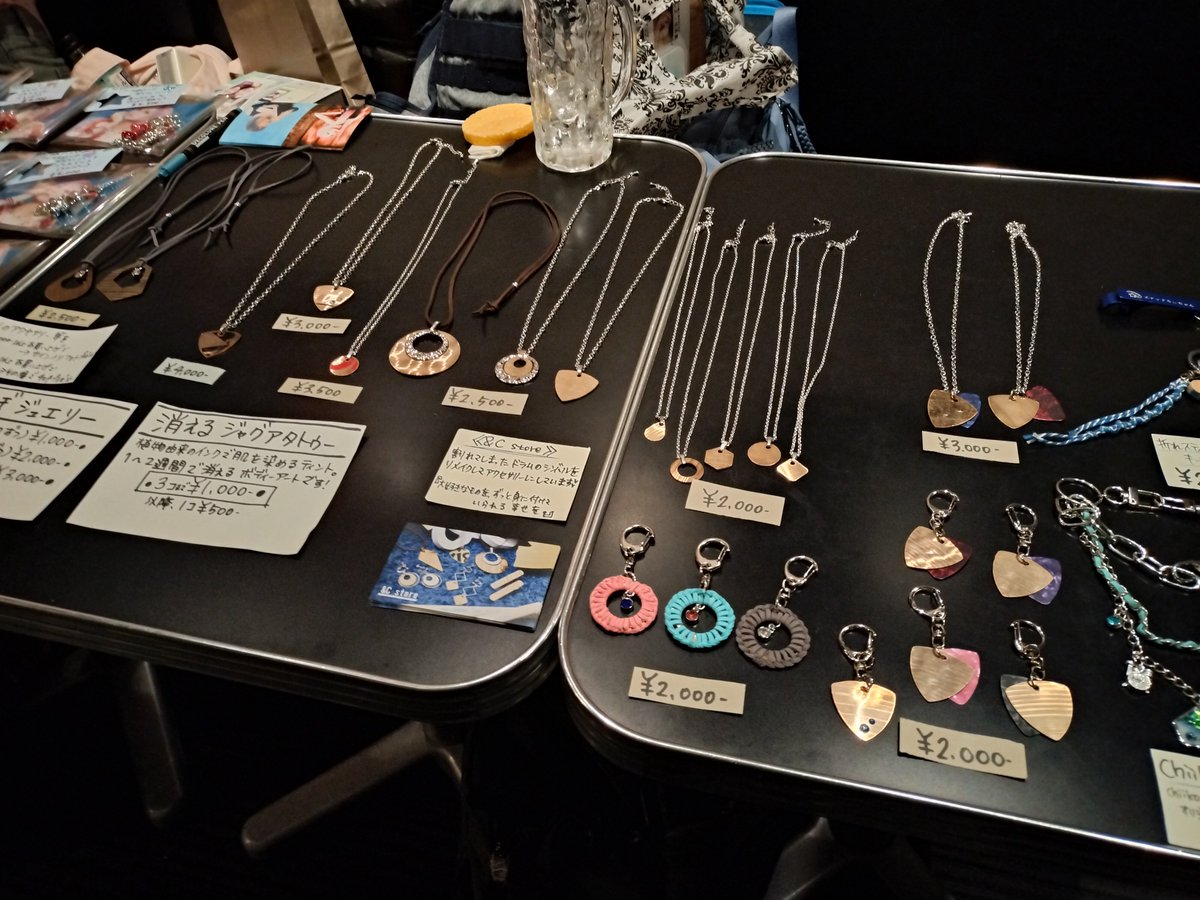 hiroty_fc2's tweet image. 江戸川区平井「Rock酒場Dio」初訪問。
店内はロックグッズで溢れ、D_DriveのChiikoさん、TSPのHINAさん女性ドラマーのPOPUPSHOPに製作アクセサリーが並ぶ。
HINAさんChiikoさんとお酒話で盛り上がり歓談、誠にありがとうございました！
#Rock酒場Dio #Chiiko #D_Drive #HINA #姫那 #江戸川区平井