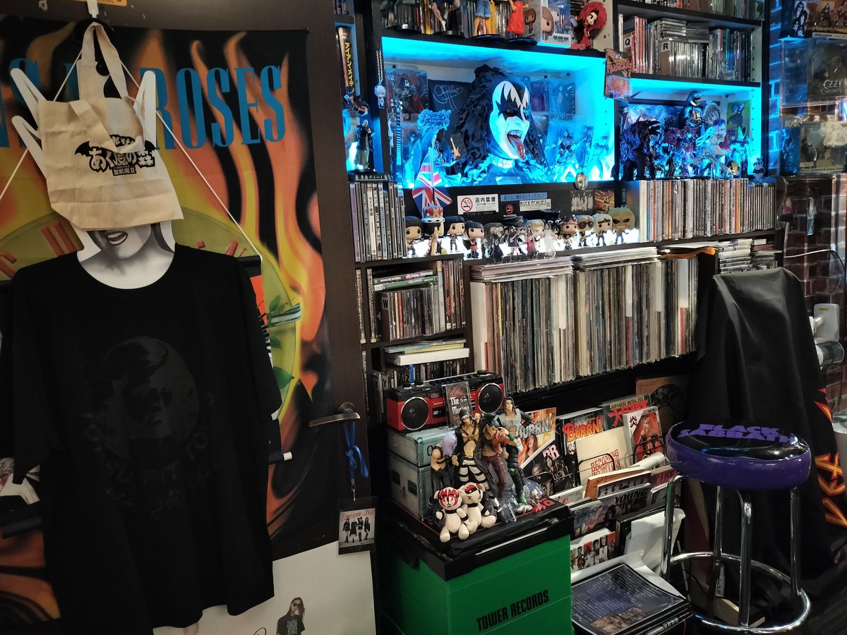 hiroty_fc2's tweet image. 江戸川区平井「Rock酒場Dio」初訪問。
店内はロックグッズで溢れ、D_DriveのChiikoさん、TSPのHINAさん女性ドラマーのPOPUPSHOPに製作アクセサリーが並ぶ。
HINAさんChiikoさんとお酒話で盛り上がり歓談、誠にありがとうございました！
#Rock酒場Dio #Chiiko #D_Drive #HINA #姫那 #江戸川区平井