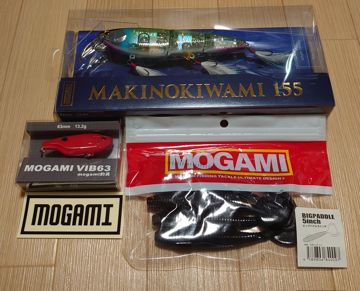 のぶ様 純金箔押大鍬兜 10号 正絹赤糸縅 会津塗双龍収納飾 – スガ人形店