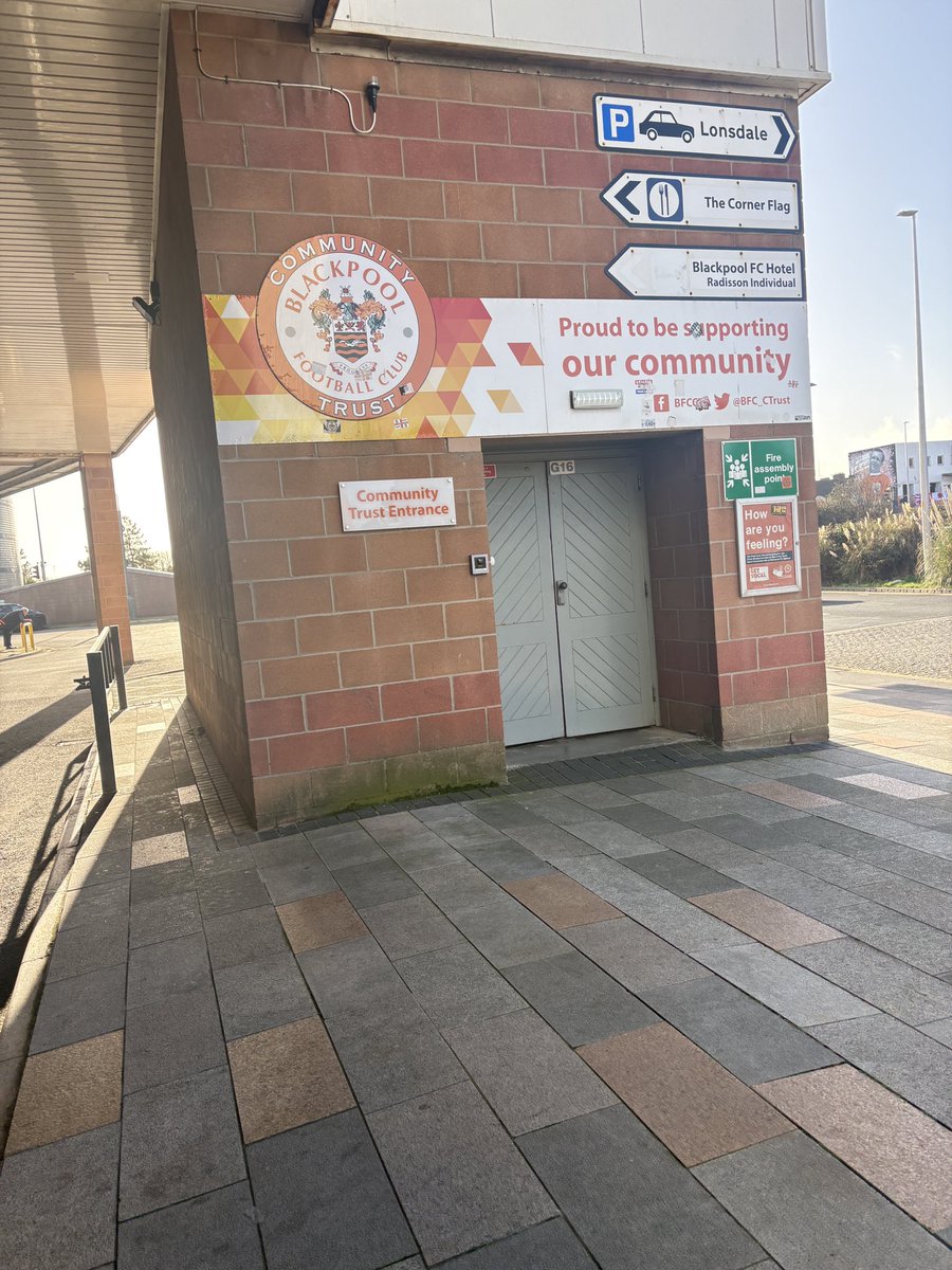 Suns out, little breeze but a lovely afternoon by the seaside 

Blackpool (A)

<a href="/CardiffCityFC/">Cardiff City FC</a> 

#CityAsOne