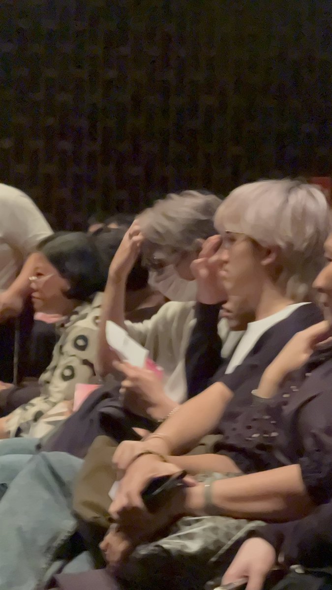 ฮงมาดูละครเวทีด้วยย  แถวเดียวกับชั้นนน 🥹

#วันสละโสดกับโจทก์เก่าๆเดอะสรวนมิวสิคัล 
#hongshihoshi