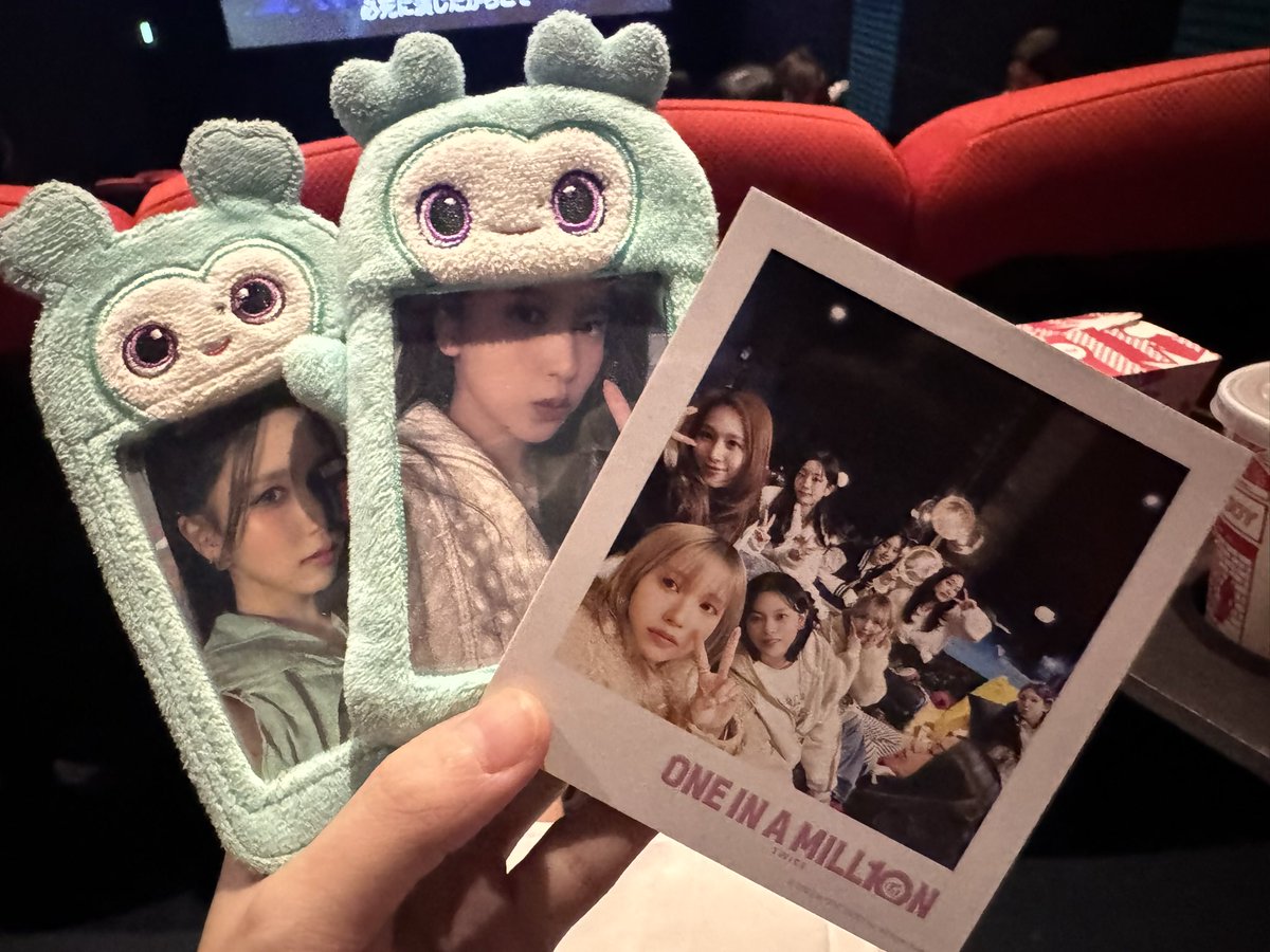 ほんっっっとに涙無しじゃ観れない🥲
3回観たけど3回とも泣いてる(笑)
TWICE推してきて本当によかったって改めて感じた🫶🏻
あと一瞬だけど映ってて嬉しかった✌🏻

#TWICE映画キャンペーン