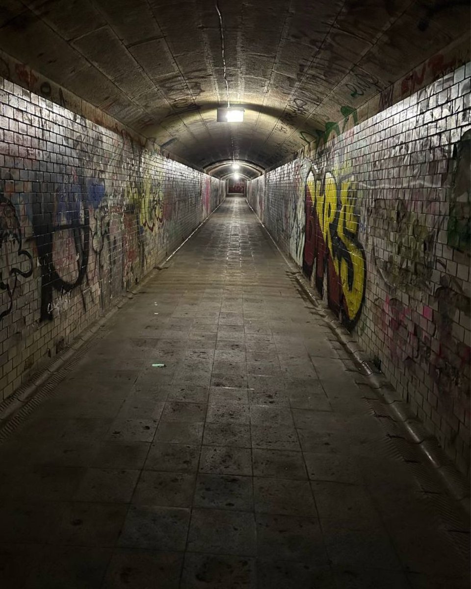 Am Set eines Gruselfilms? An einer übrig gebliebenen Halloween-Kulisse? Nein, einfach mitten in Freiberg - im Untergrund kann es schon manchmal echt unheimlich sein 👻