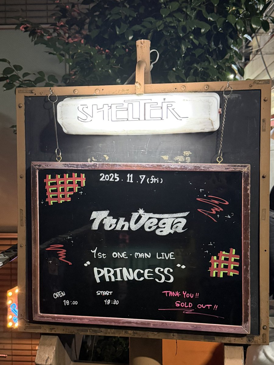 muz_luv's tweet photo. 昨日行ったセブンスベガの初ワンマン。at 下北沢SHELTER。
どんなアーティストでも初ワンマンは緊張するだろうけど、あんなにのびのびとしていたライブは久しぶりに観た。
やっぱりバンドはいいね😊
#セブンスベガ https://t.co/VecoQz7UTs