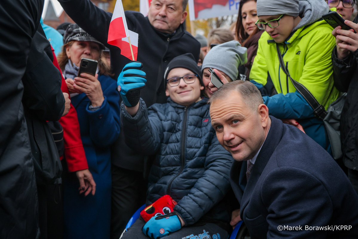 Pragnienie naszej niepodległości jest tak wielkie, że zawsze zaczynamy świętować 11 listopada wcześniej i ja dziś z Wami zaczynam świętowanie naszej niepodległości, a Wasze miasto, Warmia i Mazury i My wszyscy jesteśmy najlepszym dowodem na to, że Polska będzie trwała wolna,