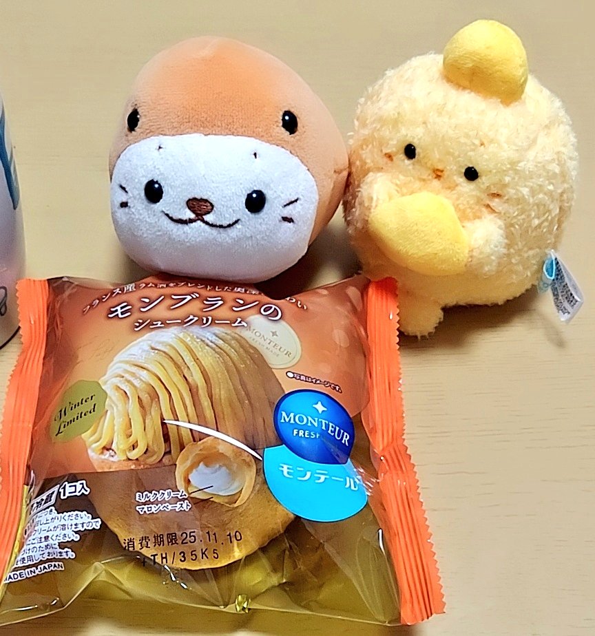 モンブランのシュークリームきゅ
(*´ω｀*)🌰
 #しろたん