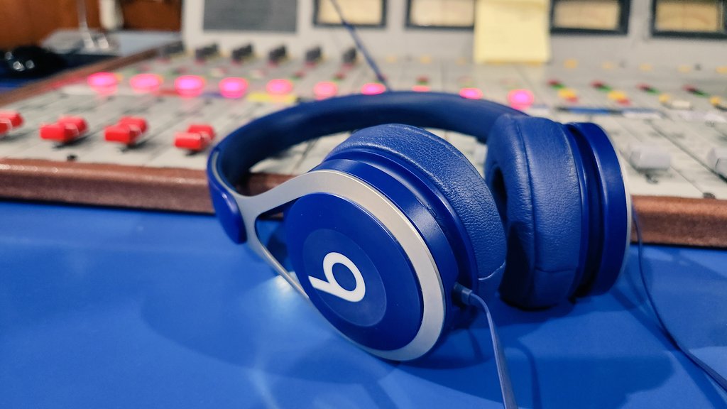 💥💤 ¡Bienvenidos #Detonadores madrugadores a #ZONAdeConexiónWeekend! 🔌🎵 ☕🍩

💬 Participen en el tema de hoy: "Lujos que tenemos todos los días, pero no tomamos en cuenta hasta que los perdemos"

Los acompaño con #BuenaMúsica en @ZONA3Noticias de 6-9AM 🎧