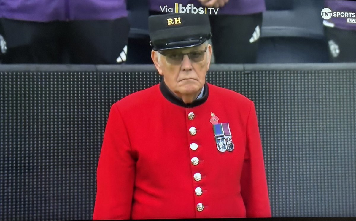 RAFSpurs's tweet photo. Congratulations to the team for an immaculate performance on the pitch at the Tottenham Stadium as part of #SpursRemembers Superb Last Post by @Loftea as always. #LestWeForget #TogetherTHFC #COYS https://t.co/23an1FFpsV