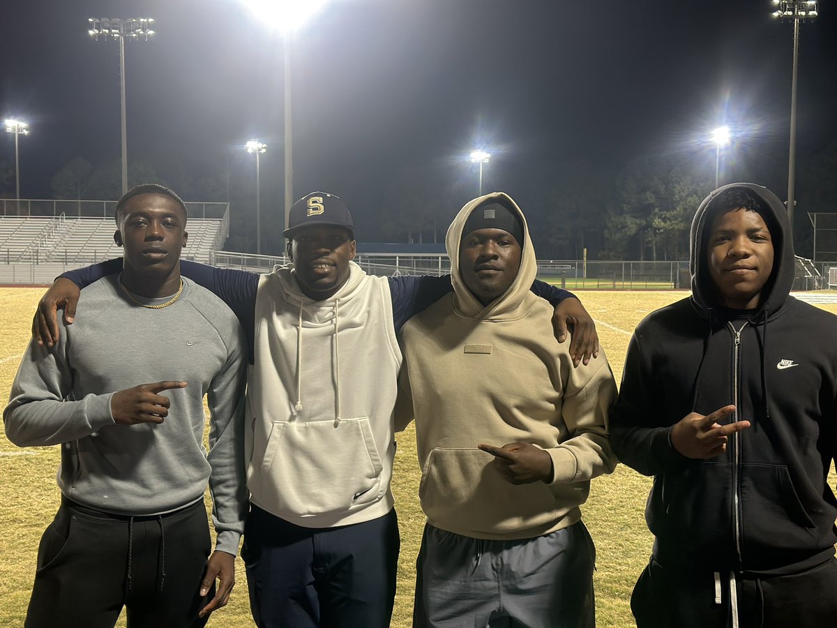 My guys surprised us last night at our first round playoff game! Great to see y'all and I appreciate yall support ✊🏿🔥 <a href="/CAMSTRONG7/">Cam Strong</a> <a href="/Daylanwilliamss/">Daylan“Dwill”williams</a> <a href="/Jamizeyeh_6/">Jamizeyeh Harkness</a>