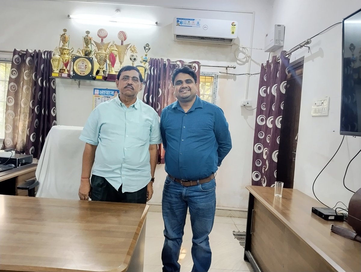 PESTELTrust's tweet photo. Shri Sushil Chandra paid a courtesy visit to the Hon’ble Principal of Sindri College #Sindri, Dr. K.K Pathak Ji and discussed the key aspects for enhancing the quality of college education.
#Dhanbad
#biharelections
#ThalapathyKacheri
#BiggBoss19
#ArriveAlive https://t.co/DD26Mxoap7