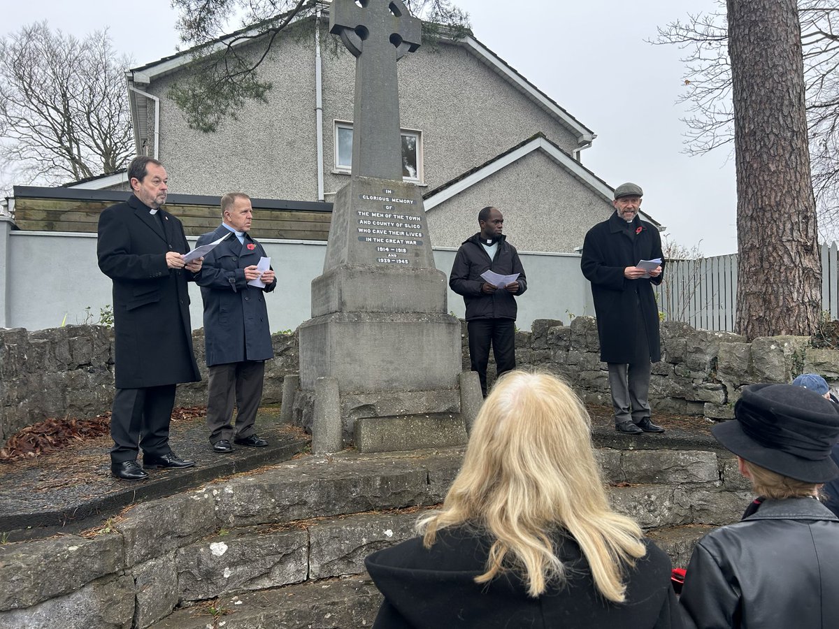 walshthomasf's tweet image. Today I attended the Annual Service of Remembrance at the Cenotaph ,Pearce Road, in memory of the Men and Women from Sligo Town and County who served and died in the 1st and 2nd World Wars.