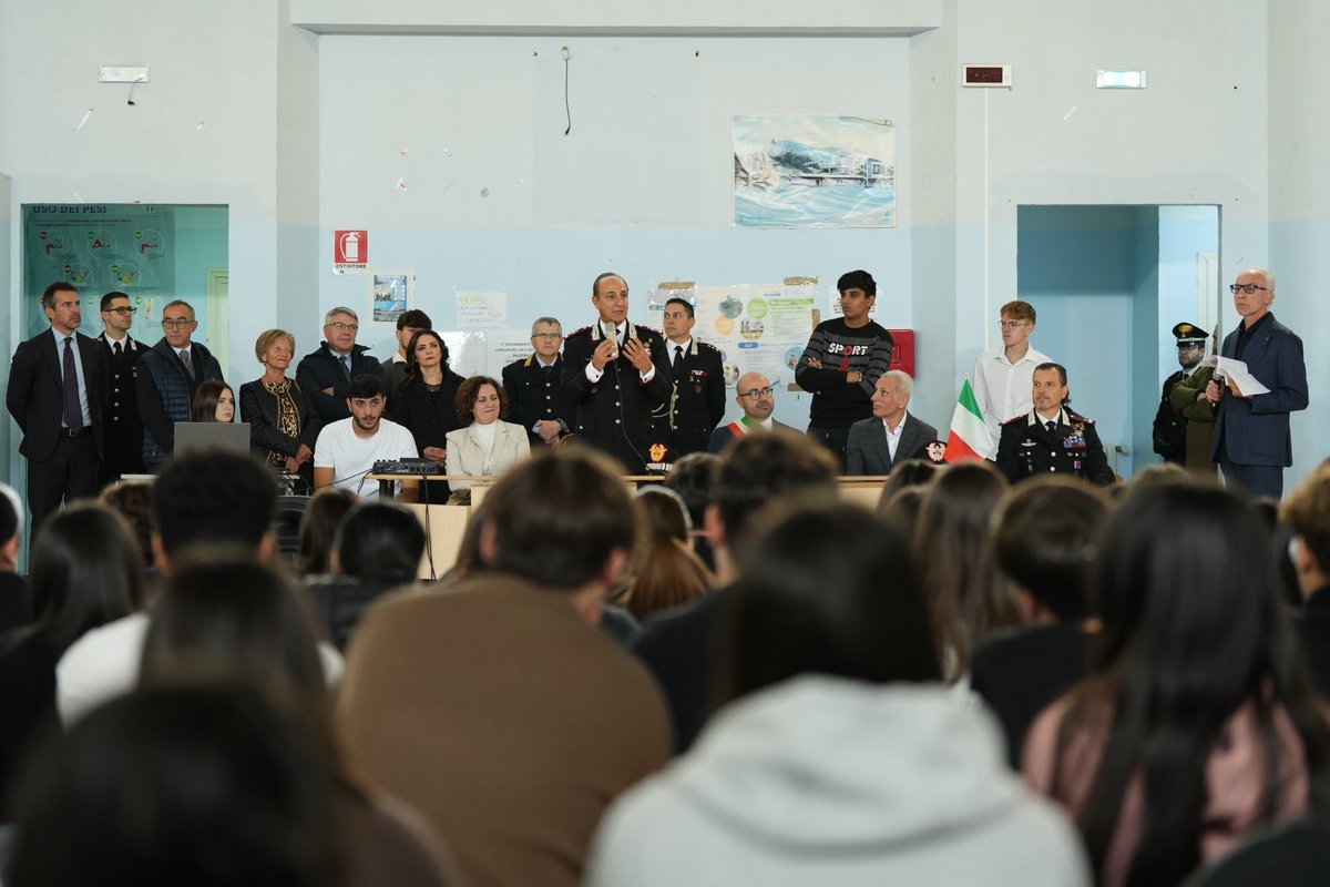 “Perché la legalità sia tale ha bisogno di voi. Non fatevi sviare dal facile compromesso”: le parole del Comandante Generale dei #Carabinieri Salvatore Luongo agli alunni dell’Istituto “A. Giordano” di #Venafro, da lui frequentato al ginnasio ➡️ youtube.com/live/QiE6FE_oi…