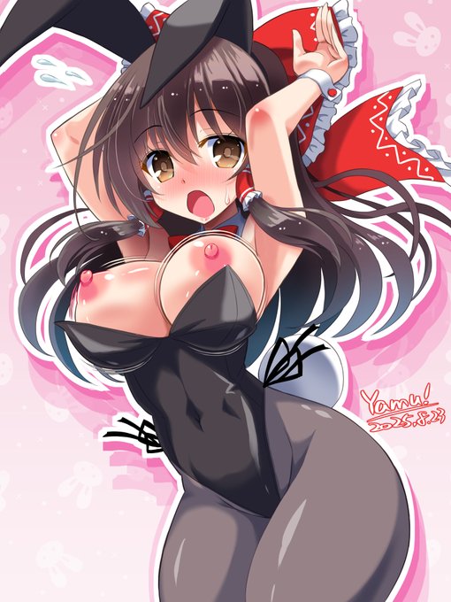 今年のバニーの日なので最近のですけど、さっきの早苗さんと合わせて偶然にも巫女二人揃ってましたねw #いいおっぱいの日