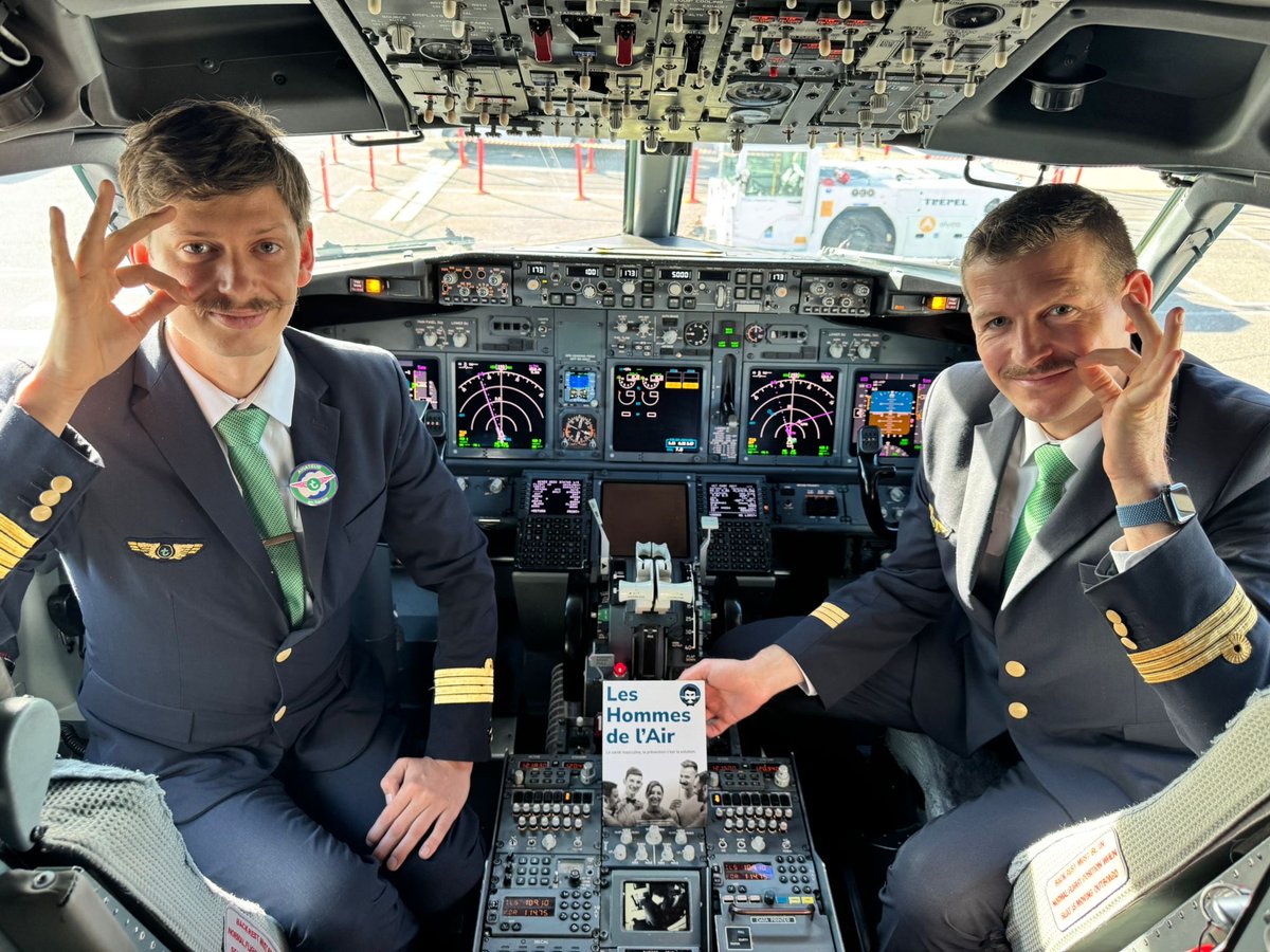 transaviaFR's tweet image. Chez nous, la moustache se porte avec engagement!💚 
#Movember #AnimationsABord