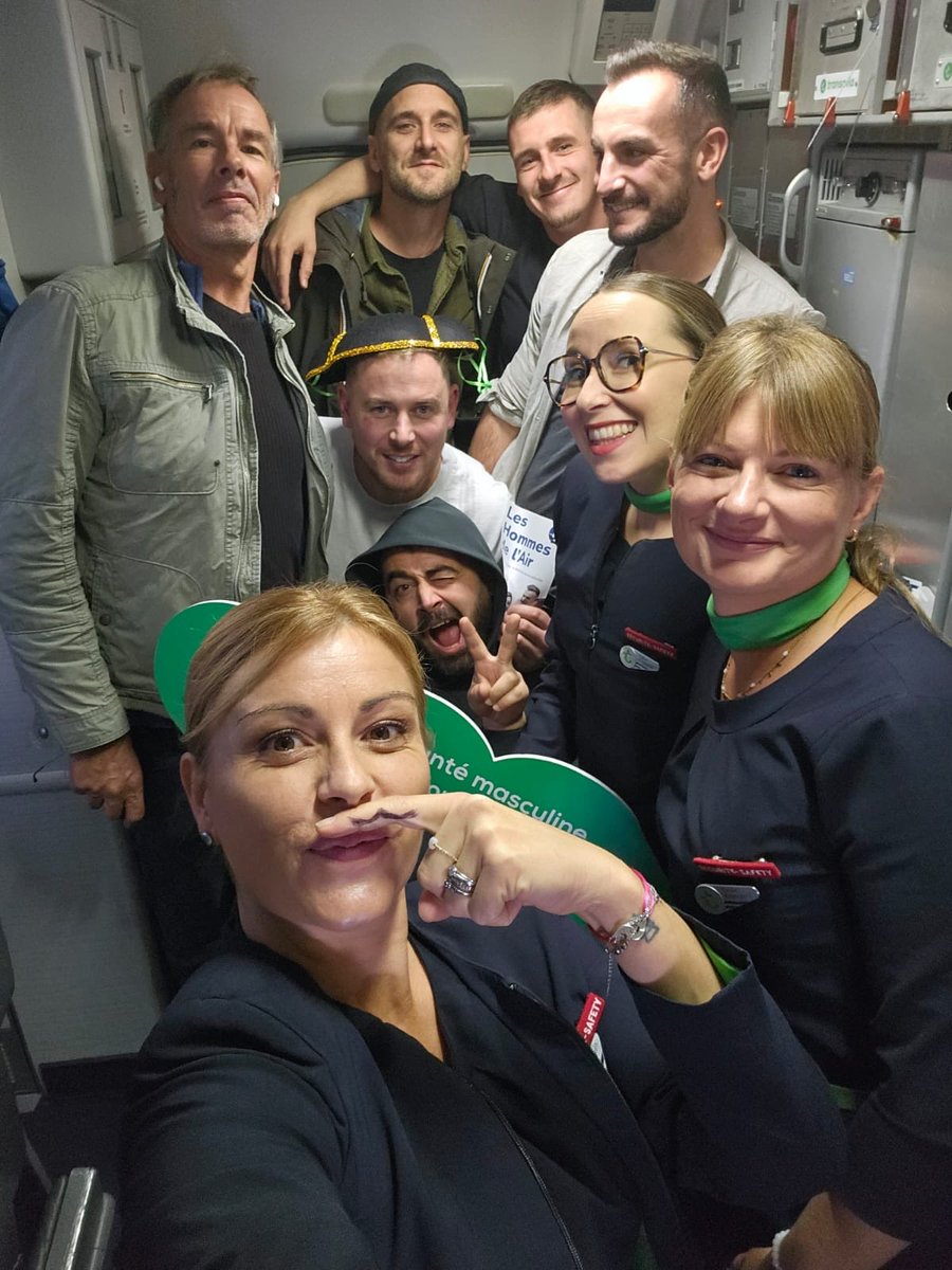 transaviaFR's tweet image. Chez nous, la moustache se porte avec engagement!💚 
#Movember #AnimationsABord