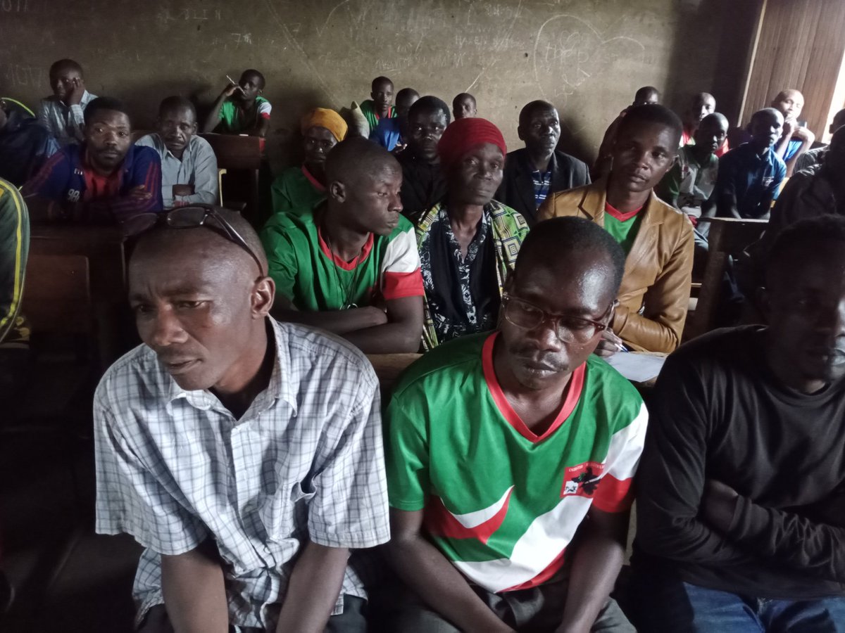 mbonisaac5's tweet photo. Inyuma y'ibikorwa rusangi vyabereye muri zone busenge, ubuserukizi  @CnddFdd komine Muhuta bwakoresheje inama indongozi ,abatowe ,imvukira ,  muntumbero yo kumenyana , guhana intumbero y'ibikorwa bigiye gukorwa, kubahamagarira kwitaho imigambi y'iterambere . https://t.co/18E8WWB7qr