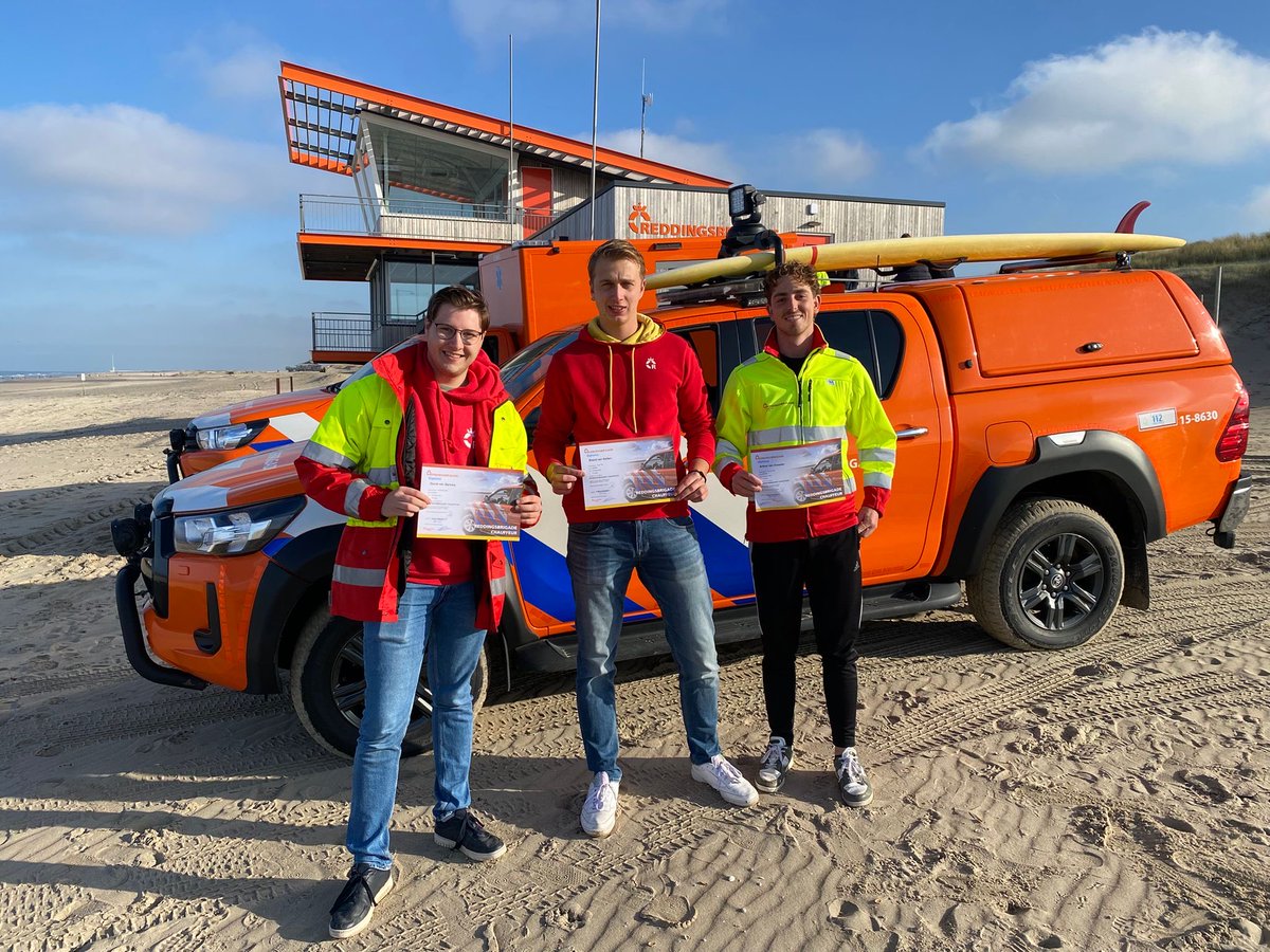 Sinds vanmorgen hebben we er drie reddingsbrigadechauffeurs bij. De mannen hebben laten zien dat ze de vaardigheden beheersen om eerste hulp te kunnen verlenen als chauffeur van ons hulpverleningsvoertuig. Veel veilige kilometers gewenst!