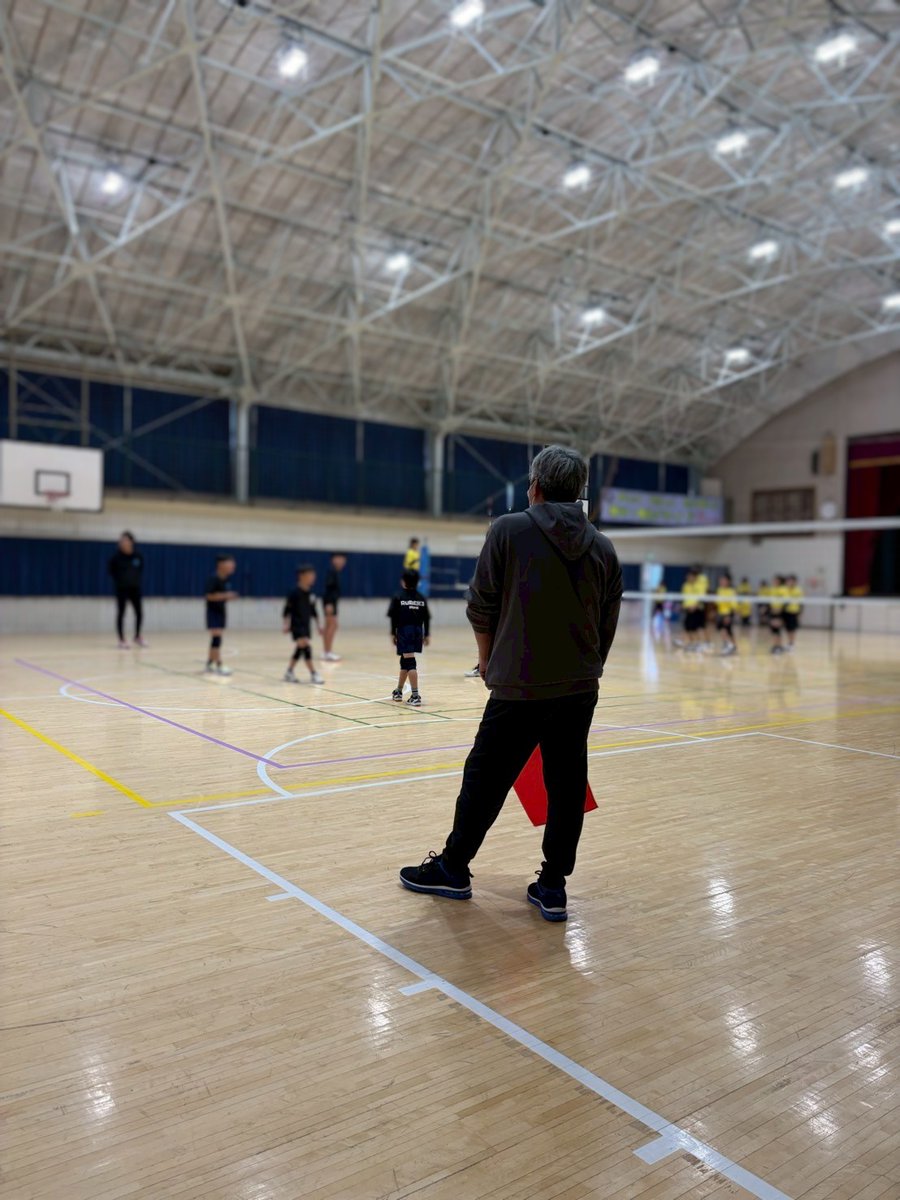 rubicks_iruma's tweet image. 本日はお馴染みの強豪、マルガリータ様をお迎えして練習試合🏐　
川口からお越しになるチームですが朝の外環道が事故渋滞で遅れてお見えに💦いつも遠方までありがとうございます🙏
拾ってドカンと決めるチームで今回もとても勉強になりました👍️
さて明日は若鮎杯（5年生以下）です！気合いれてます😝