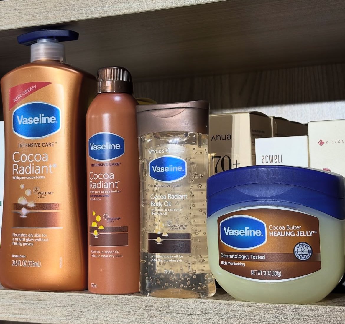 masculinepath04's tweet image. Most guys overlook the simplest way to enhance their appearance.

All you need is one product: Vaseline.

Here are 7 Vaseline tricks that will completely transform your look (and your life):