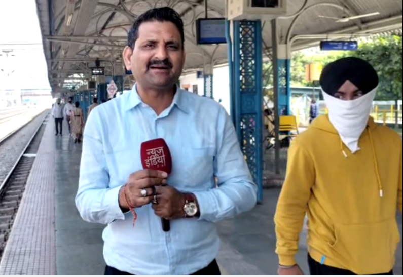 BalinderZee's tweet photo. Now Delhi is not far, the people of Punjab got a gift, Vande Bharat train started, Congress and BJP workers welcomed the train in Patiala
#balindersingh #newsindia24x7 #vandebharattrain #punjabnews #patiala #patialanews #BJP  #Congress https://t.co/QadNyhmkqw