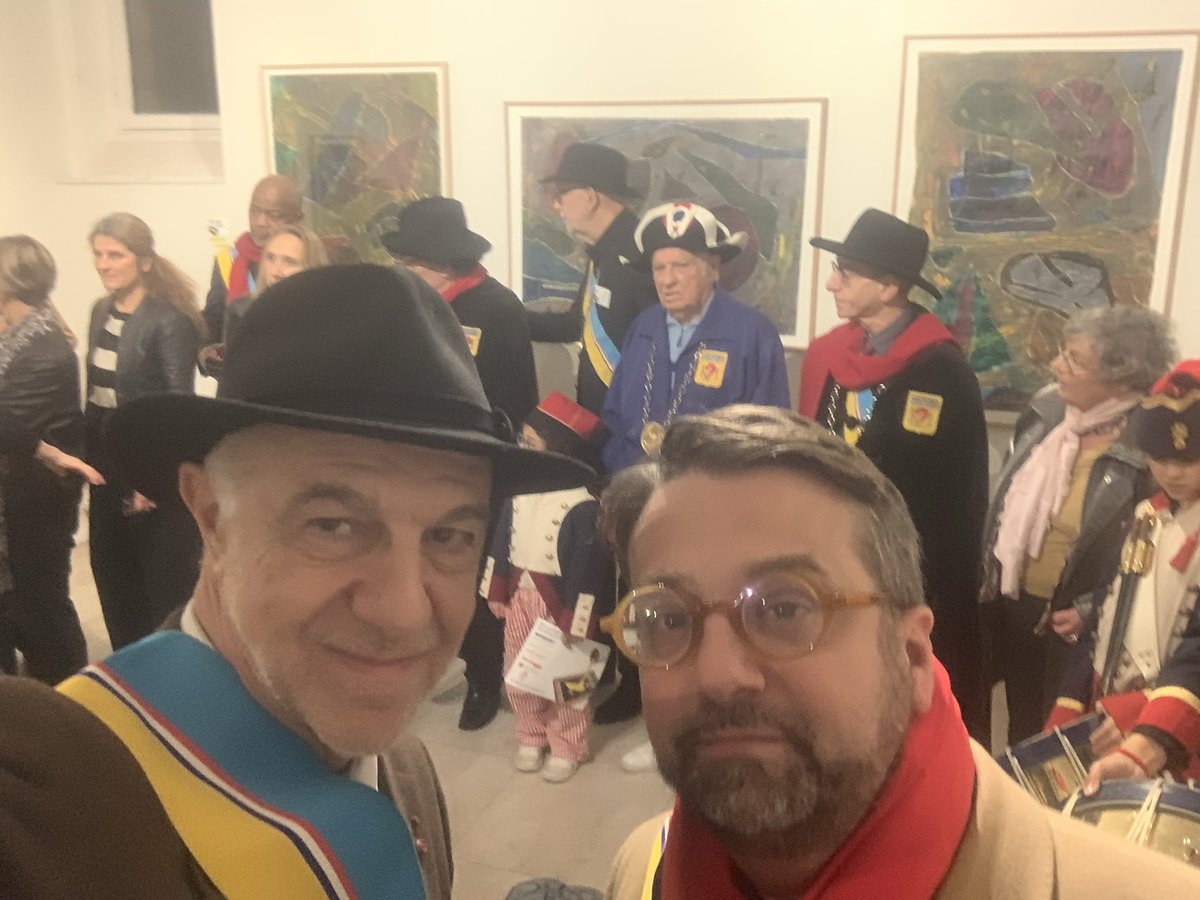 JMCambaceres's tweet photo. Avec @EMoyrand récemment intronisé, à 11ème #Biennale #ArtContemporain de @RepMontmartre à #VillaRadet. Ouvert par @PetitsPoulbots et #AlainCoquard pdt RDM. 30 exposants peintres et sculpteurs. Commissaire expo #JeanVillain. Prix attribué à #HenriBergami. Invité #DanielHumair. https://t.co/sPxGNuwCXw