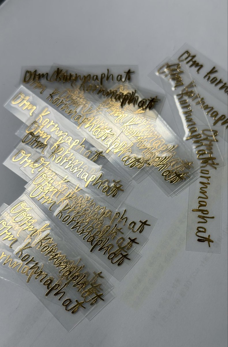 noriter7941's tweet image. 안녕하세요 와플입니다✋
멀리서나마 다같이 즐기기 위해 작게 준비 해봤습니다🥹

-마감 : 9일 오후5시 (까올리타임)
-준비수량 : 스티커 20세트
-참여방법 : 맘찍+리트윗/인용
-주의사항 : 맥세이프에 부착시 충전X / 국내주소
LINGORM HER AND HERS FANCON
#LingOrm1st_ImpactFANCON