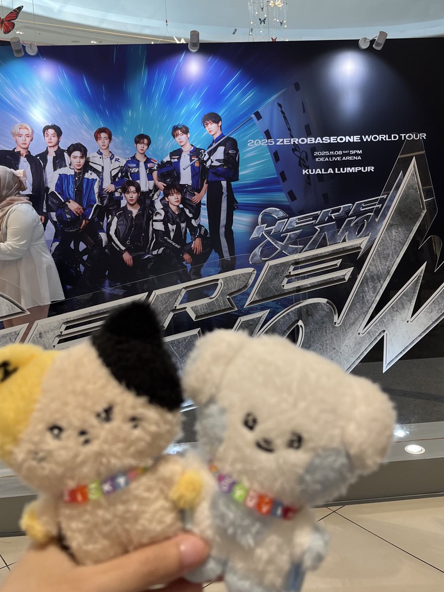 ouricky_'s tweet image. sooooooooo excited to see my jebis again!!!!! 🥹😭💙💙 #ZB1inKL