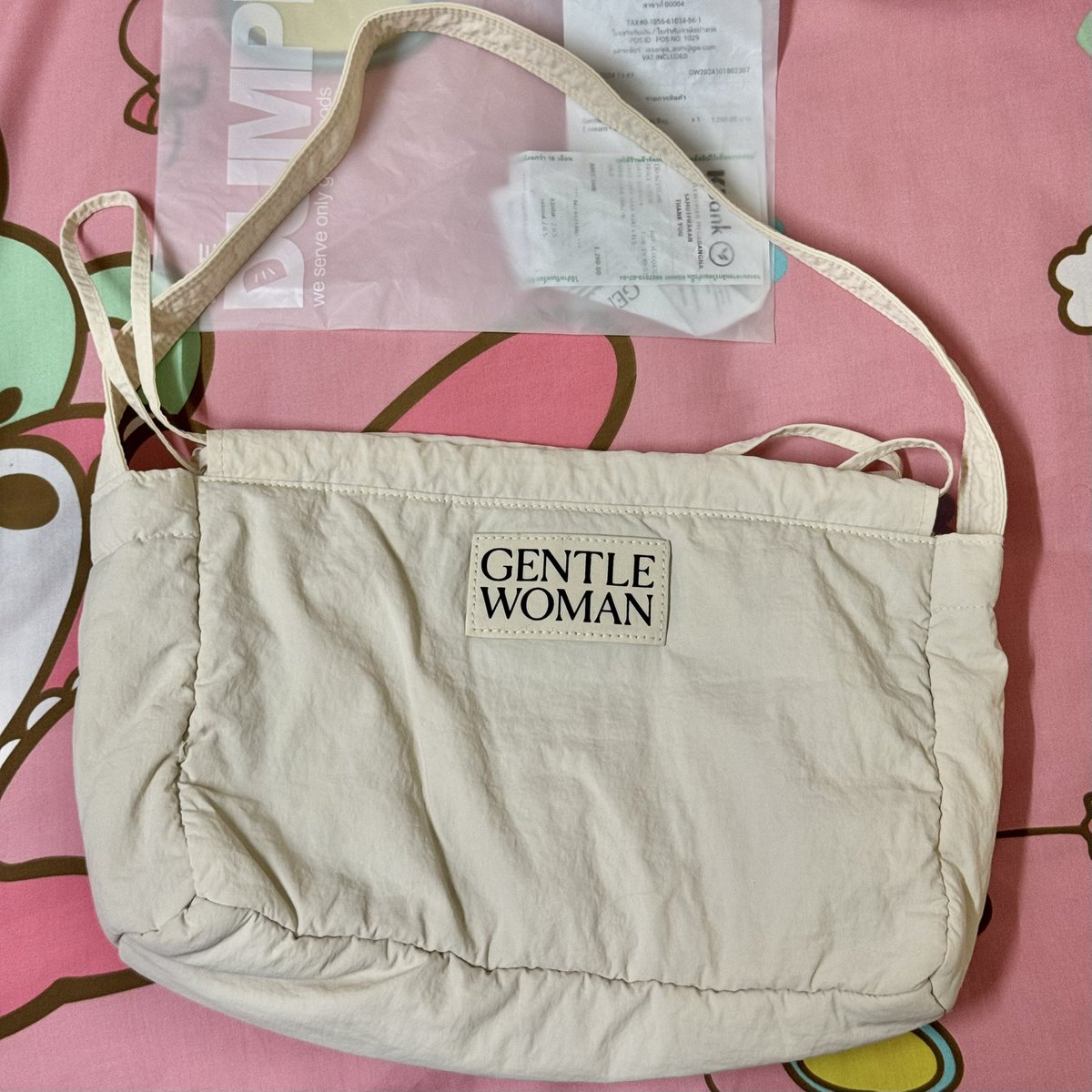 sspipeee's tweet photo. ส่งต่อกระเป๋าเกี๊ยว GENTLEWOMAN Dumpling Bag สีครีม 690.- ส่งฟรี 🥟🤍

ㅡ แท้ 100% (มีป้าย,มีถุงมีใบเสร็จ : สภาพดีมาก ใช้ครั้งเดียวแล้วเก็บ)
#ตลาดนัดgentlewoman #gentlewomanมือสอง #ส่งต่อgentlewoman #ส่งต่อกระเป๋า #ส่งต่อกระเป๋ามือสอง https://t.co/PVceQq5X40