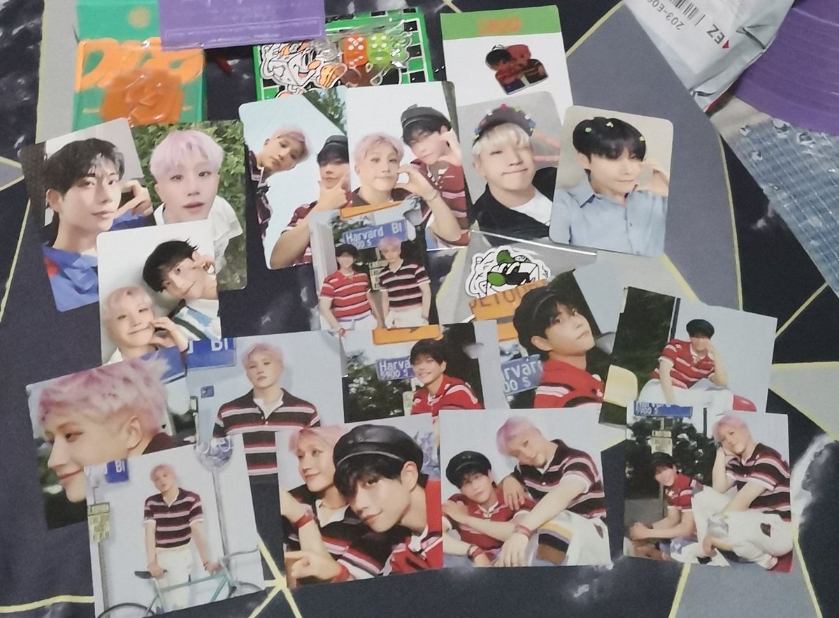 i_am_leely's tweet photo. Thanks @hanayarico received my order
💜💕😍
#ZOONIZINI #dice #1stminialbum #jinjin #mj https://t.co/4TtmCQD61A