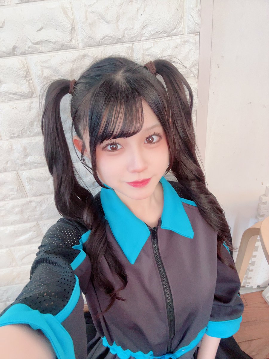 pandamic_shion's tweet image. 『アイクル2025本祭~ WAKUWAKU CIRCUIT ~』ありがとうございましたぁ！

みんなと手振れたし、拳上げたし、踊ったし、わしゃ今日満足でしっ🍁🐼
ありがとー！
また明日も下北沢だねん！☄️

きょーのむしゃはくるくるツインテした👽
ど？高めでツインテしてんのに髪長っってなった(￣▽￣)♡ｳﾚﾋﾟｰ