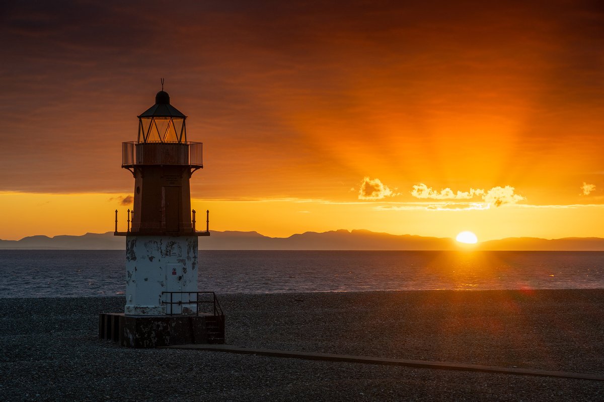 The sun breaks over the distant Lake District mountains and lights up a blanket of cloud across the sky at the Point of Ayre. Hopefully this image of my friend Winkie Lighthouse does that special moment some justice 🌅 #iom #isleofman #landscapephotography