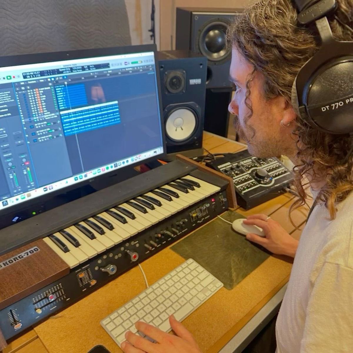 actual image of taylor trying to figure out how to repost on instagram