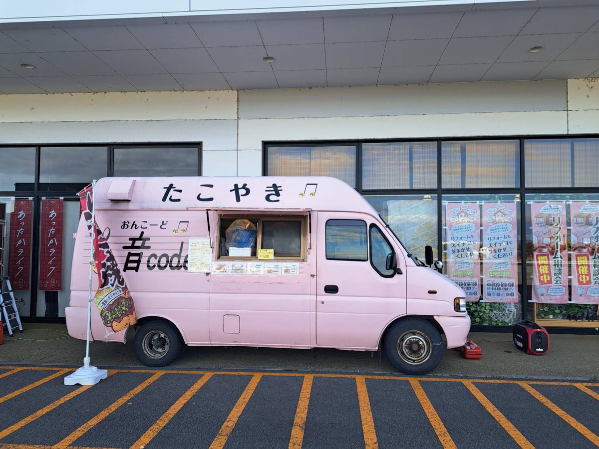 TakoOncode's tweet image. 明日はいつもお世話になっているスイートデコレーション東神楽店様での出店になります！
めっちゃバナナさん、キャンプズケバブさんとご一緒します！