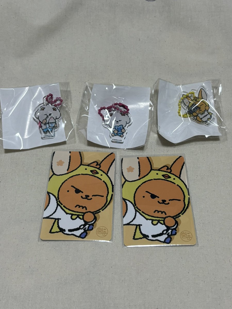 ponzu_tae's tweet photo. TOMORROW X TOGETHER TXT トゥバ
キーリング PPULBATU プルバトゥ 交換

【求】 💕ダゴニャン テヒョン

【譲】  ファンチュン バムグッ

郵送でのお取引
交換可能な方はご連絡お願いいたします🍀 https://t.co/TqQVjNuLd7